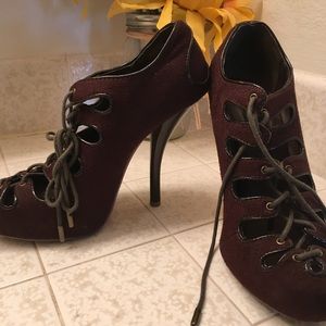 Brown, 4” heels, lace front, textured.